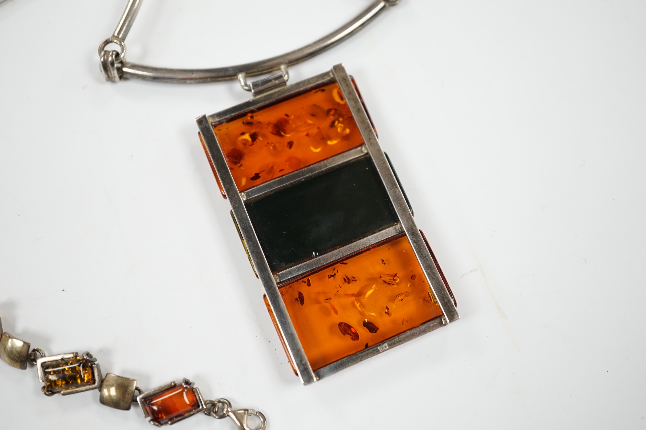 A modern 925 and three stone amber set pendant necklace, 42cm, together with a similar bracelet and pair of drop earrings.